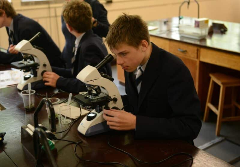 Framlingham College teams up with the Royal Society of Biology for a week of science masterclasses